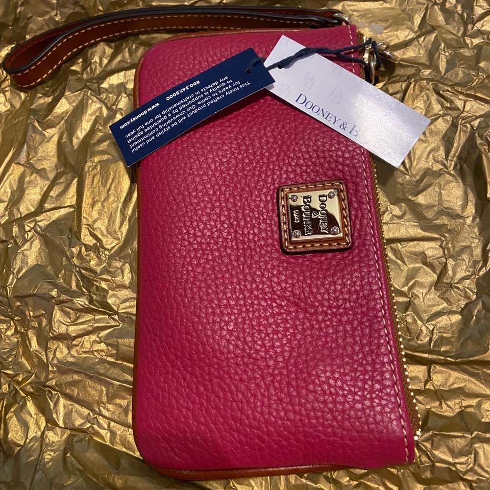 Dooney & Bourke Wristlet 4.5 x 7.5